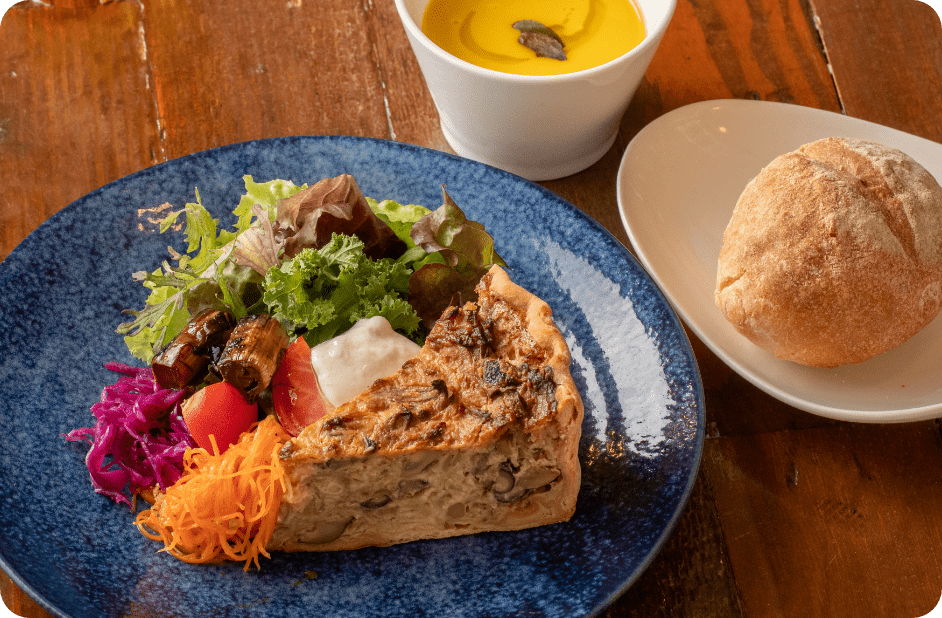 限定！特製キッシュランチセット スープ、自家製パン付